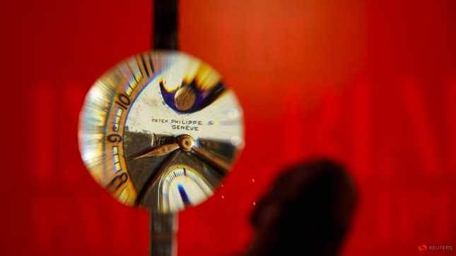 Nó cũng có chức năng "tuần trăng", cho biết chính xác trăng tròn trăng khuyết khi nào.