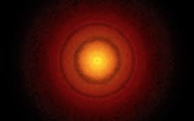 Đĩa bên trong nằm cách ngôi sao khoảng 1,9 tỷ km, tương đương với khoảng cách giữa Mặt Trăng và Trái Đất. Đĩa bên ngoài cách ngôi sao hơn, khoảng 2,9 tỷ km, tương đương với khoảng cách giữa Trái Đất và Sao Thủy.