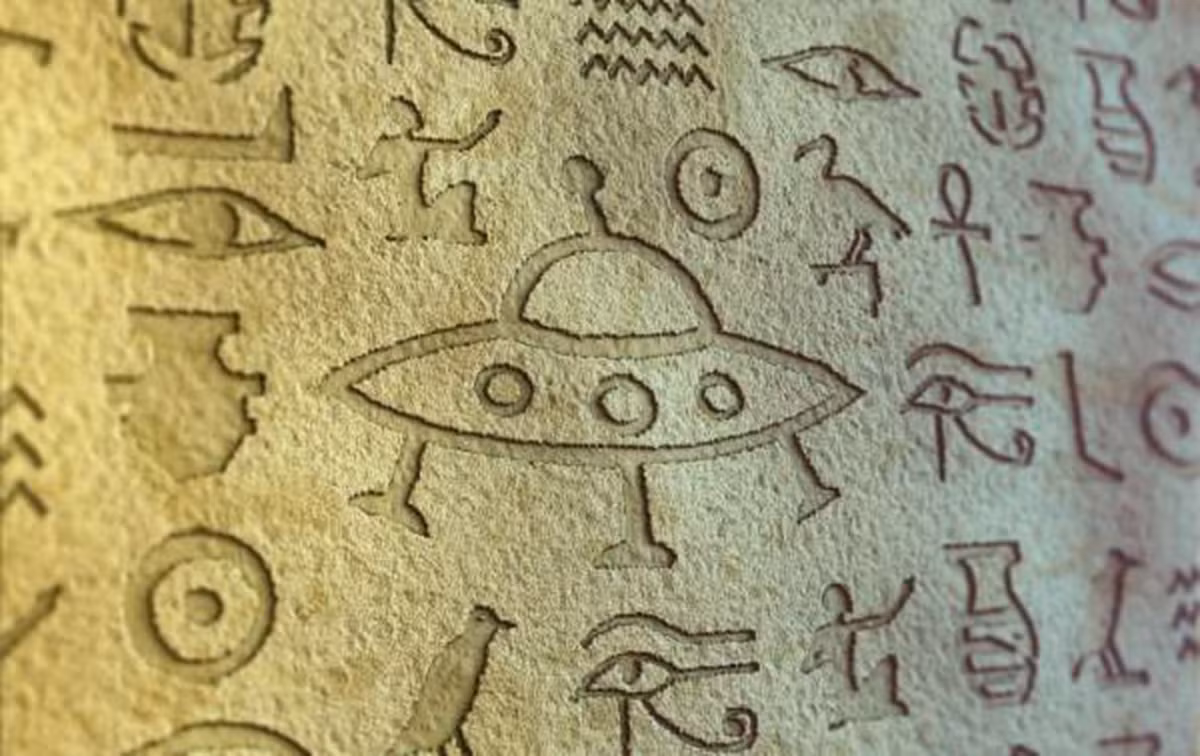 Đền Seti I tại Abydos (Ai Cập) có một bảng chạm khắc các ký tự tượng hình, bên trên dường như miêu tả trực thăng, phi thuyền và máy bay phản lực.