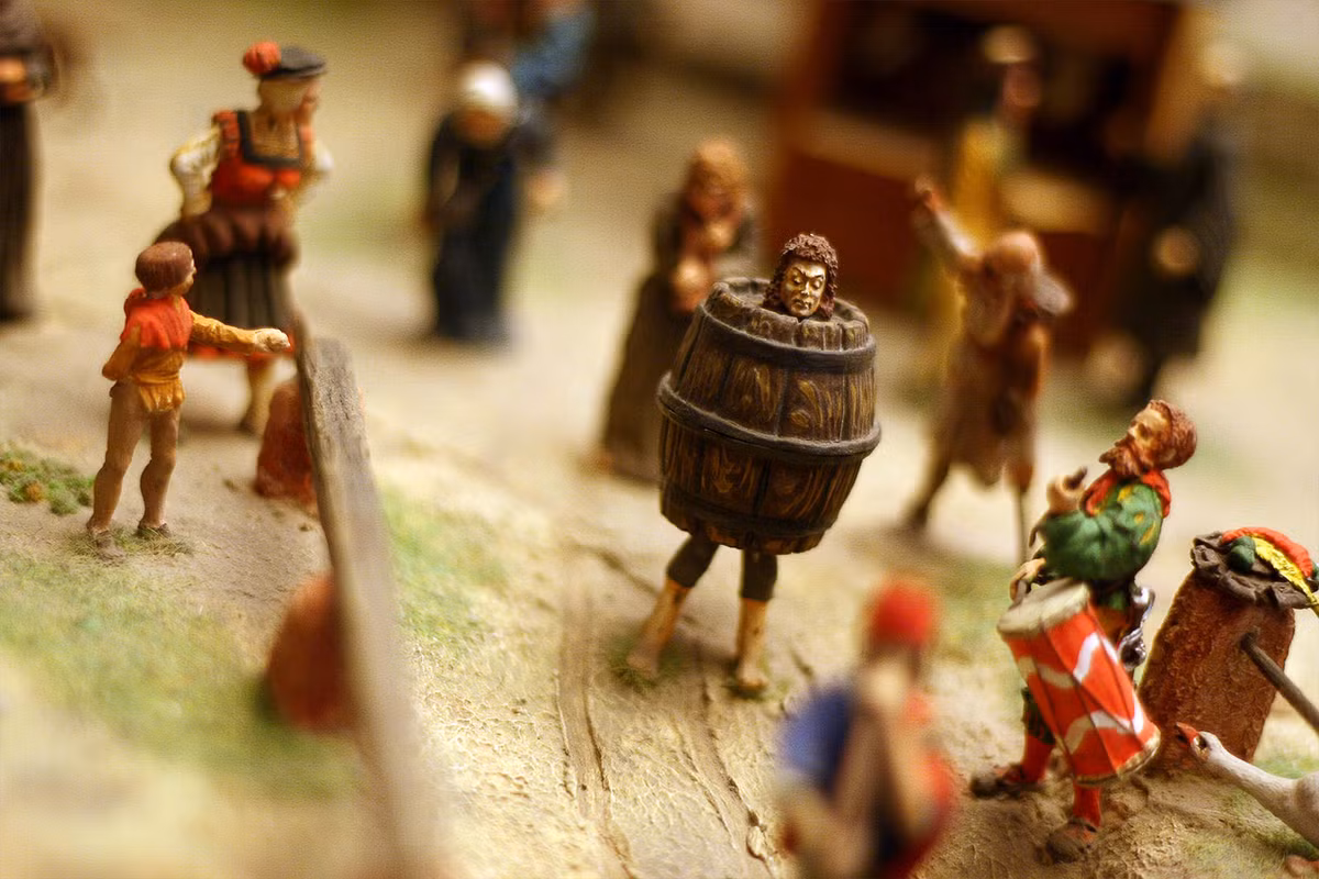 Hình phạt áo choàng người say được sử dụng chủ yếu đối với những người bị kết án vì uống rượu quá đà, đánh lộn hoặc gây rối trật tự công cộng.