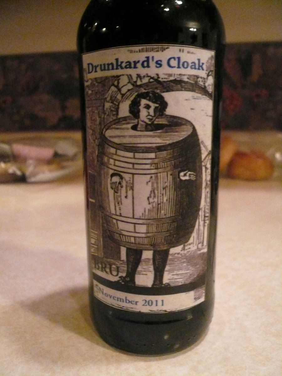 Việc mang áo choàng này không chỉ là một hình phạt về mặt vật chất mà còn mang ý nghĩa xấu hổ và sỉ nhục công khai.