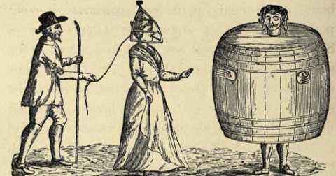 Áo choàng người say là một cái áo choàng cồng kềnh, bằng gỗ hoặc kim loại nặng, có một loạt các cánh tay và móc khóa để khóa người trong đó.