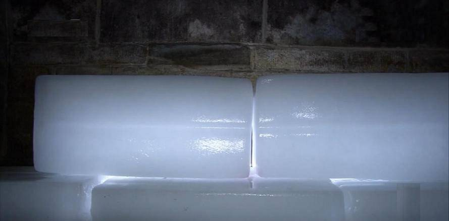 Nhiệt độ trong hầm băng chỉ khoảng 0 độ nên đồ ăn giữ được độ tươi rất lâu.