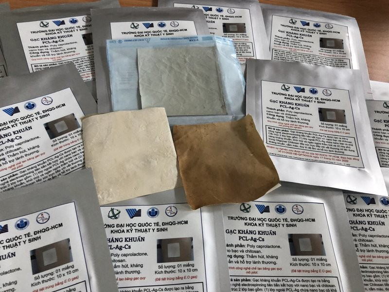 Nha nghien cuu Viet che bang gac giup vet thuong nhanh lanh