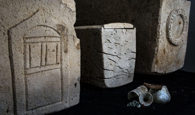 Dựa vào những cổ vật bên trong hầm mộ, chuyên gia ước tính nó có từ đầu thời La Mã, khoảng thế kỷ thứ I TCN.