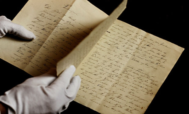 Bản thảo được đấu giá, Simon kiếm được 5,8 triệu USD. Số tiền này lãi gấp 82 lần so với số tiền ban đầu Simon đã bỏ ra để mua căn nhà đổ nát này.