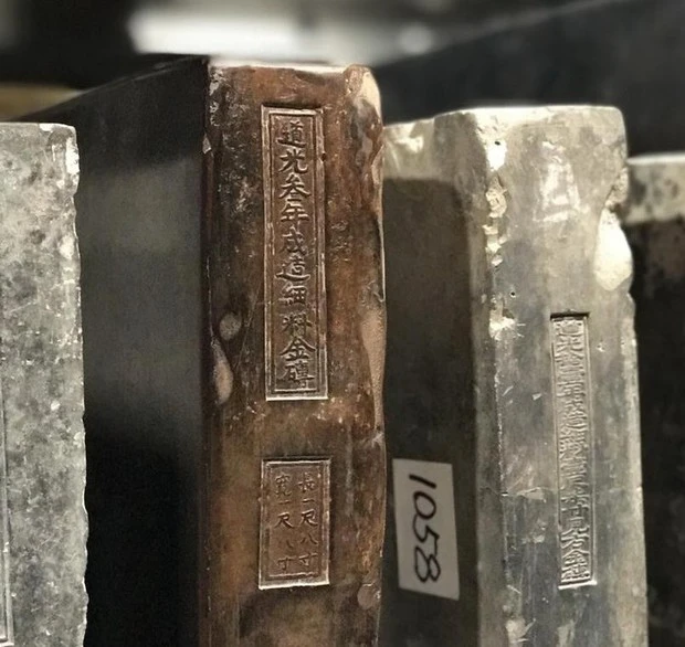 Kỳ lạ hơn, các chuyên gia phát hiện có tới 15 lớp gạch xếp chồng lên nhau một cách đều đặn. Sự việc này khiến các nhà khoa học bất ngờ và tò mò vì sao người xưa lại dùng nhiều gạch để xây thành nhiều lớp như vậy.