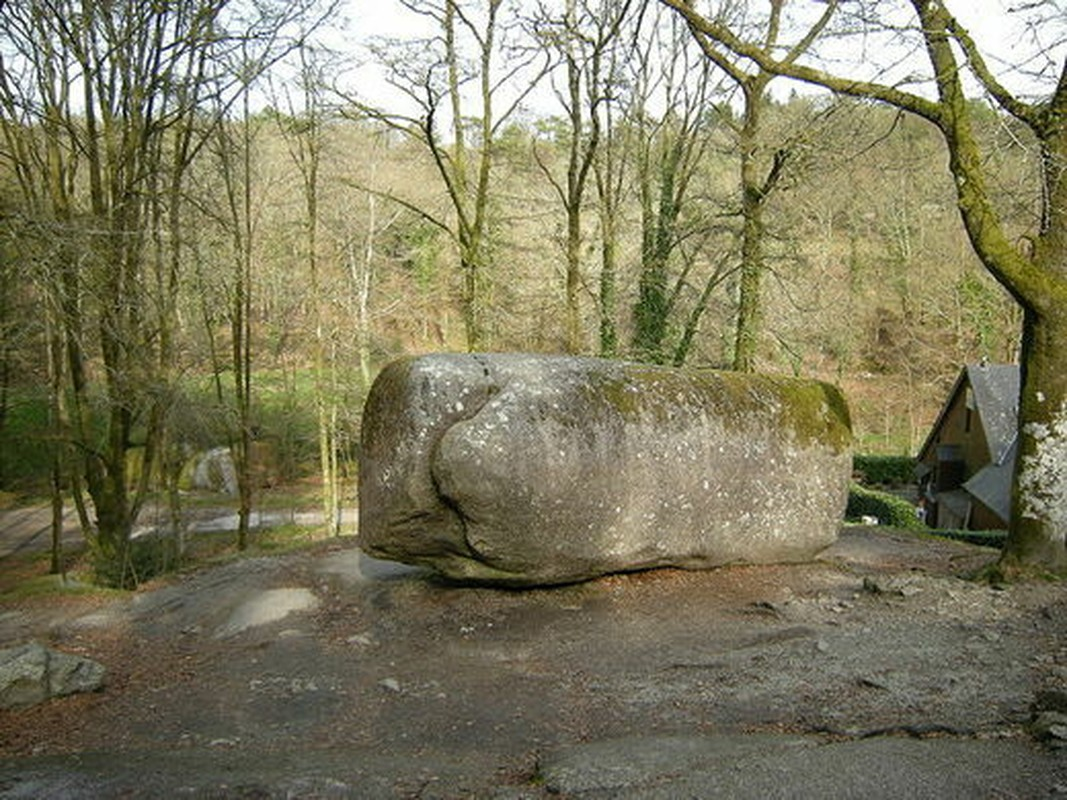 Trembling Rock được hình thành từ hàng triệu năm trước đây trong quá trình địa chất học.