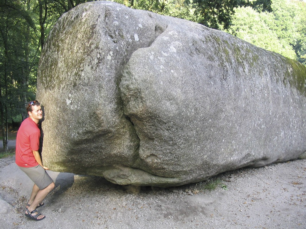 Tuy nhiên, không phải ai cũng thành công khi thử sức nhấc tảng đá Trembling. Điều quan trọng là bạn phải đúng vị trí "run rẩy" của tảng đá này.