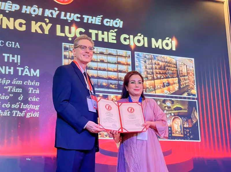 Trước đó, tháng 10/2022, Tổ chức Kỷ lục châu Á đã ủy quyền cho Tổ chức Kỷ lục Việt Nam công bố xác nhận kỷ lục châu Á cho Bộ sưu tập “Tâm Trà Diệu Bảo” là bộ sưu tập ấm chén Tử sa ở nhiều niên đại, có số lượng nhiều nhất châu Á.