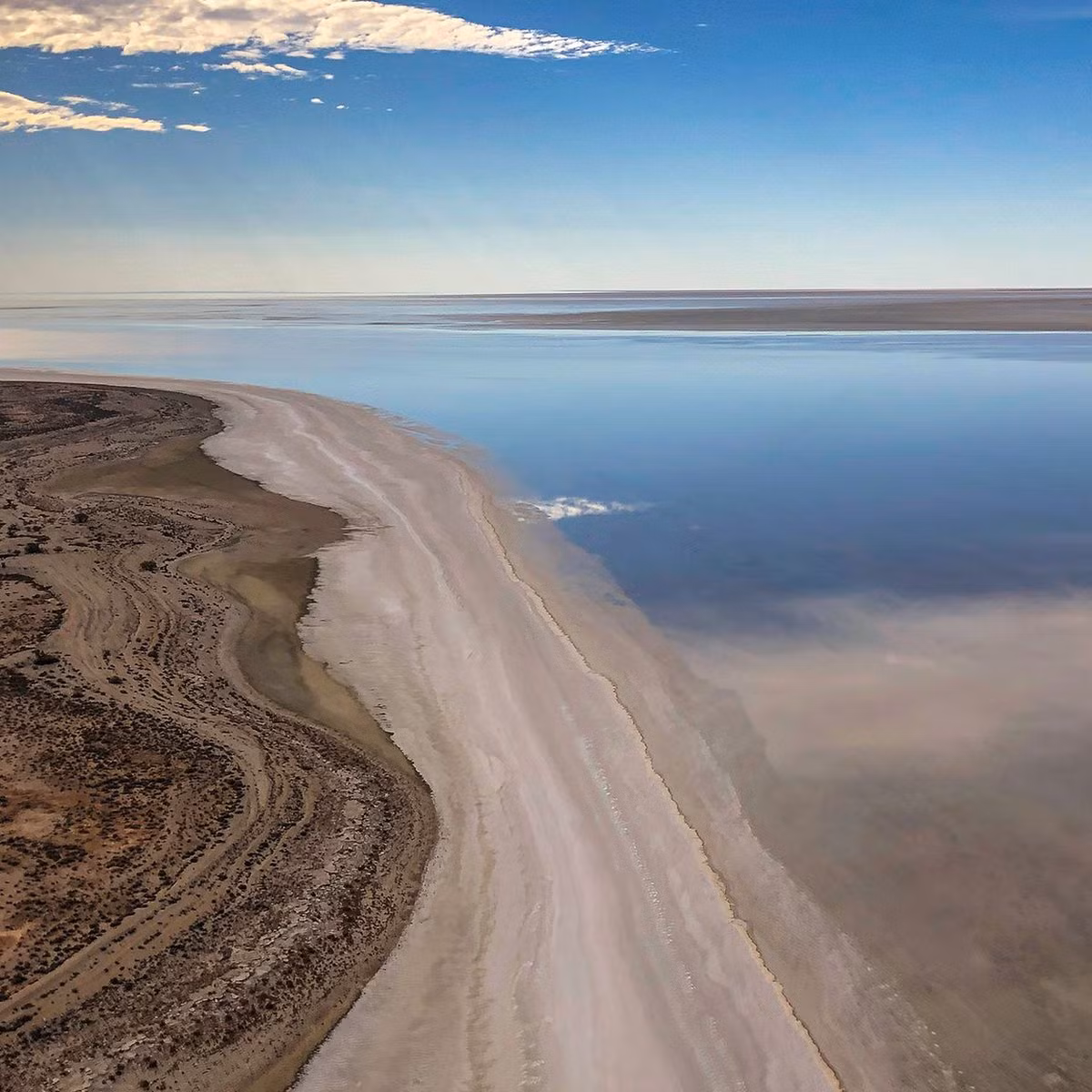 Sự kiện này xảy ra khi lượng mưa tại khu vực trên dòng sông Warburton và các con sông khác chảy về Lake Eyre và đổ vào hồ nước này.