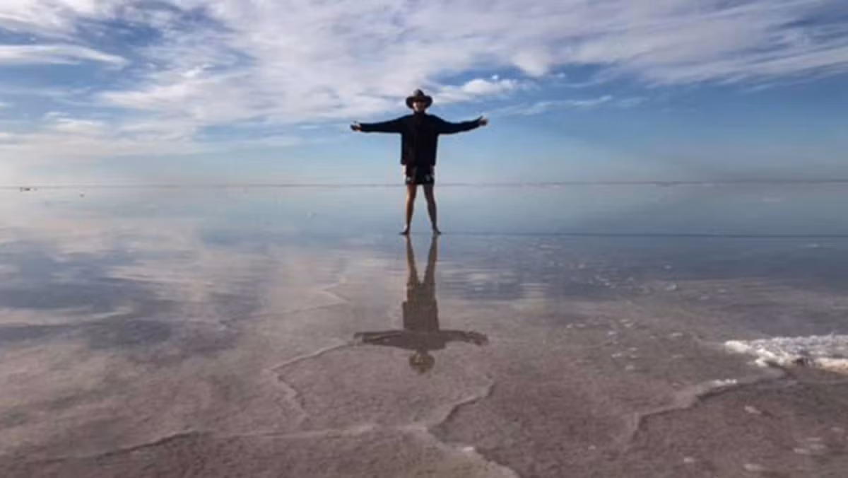 Lake Eyre trở thành một trong những địa điểm du lịch phổ biến ở Úc. Tuy nhiên, nếu muốn ngắm được hồ nước này cần phải chọn thời điểm thật thích hợp, nếu không có thể rất mất thời gian.