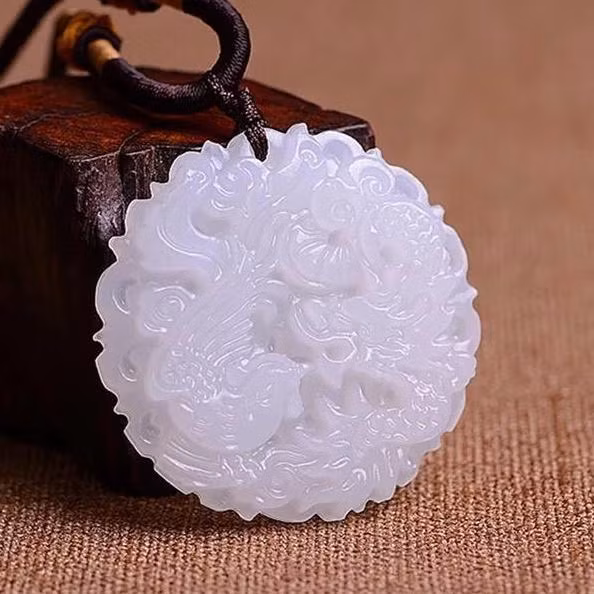 Thẩm định ngọc bội đeo 10 năm, kết quả khiến ai cũng giật mình Tham dinh ngoc boi deo 10 nam, ket qua khien ai cung giat minh