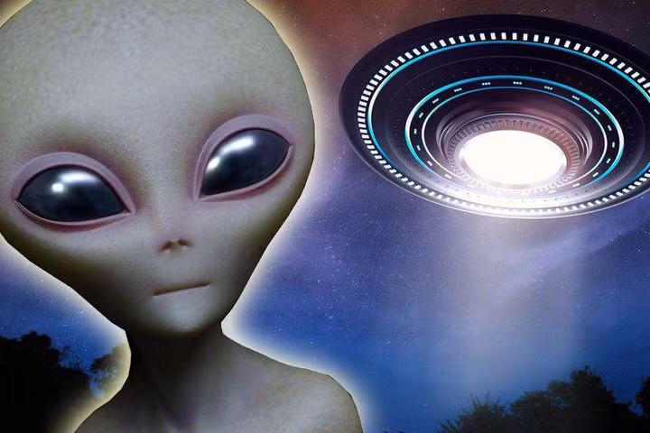 Theo một số nghiên cứu, sự xuất hiện của UFO có thể liên quan đến các sự kiện tự nhiên như cơn bão, động đất, hoặc một số hiện tượng thiên văn khác.