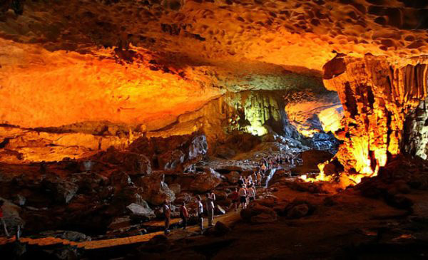 Đây là bộ xương thú hóa thạch trong hang động duy nhất trên vịnh Hạ Long được tìm thấy đến thời điểm hiện tại.