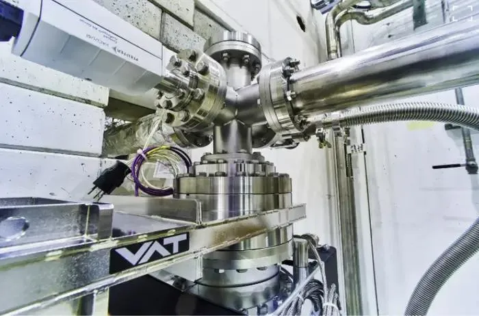 Các dữ liệu này sau đó được phân tích và nghiên cứu sâu hơn bởi các nhà khoa học và kỹ sư tại CERN.