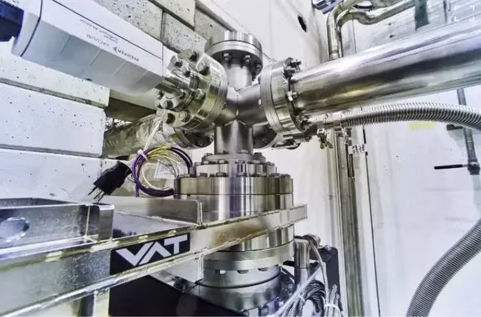 Các dữ liệu này sau đó được phân tích và nghiên cứu sâu hơn bởi các nhà khoa học và kỹ sư tại CERN.