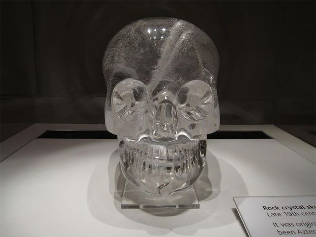 5. Trong thế kỷ 20, một bí ẩn lớn "đánh đố" giới khoa học là việc tìm thấy hàng chục hộp sọ bằng pha lê tại nhiều địa điểm trên thế giới. Trong đó, nhà khảo cổ học nổi tiếng người Anh F. Albert Mitchell-Hedges là người tìm thấy hộp sọ bằng pha lê đầu tiên tại Trung Mỹ năm 1927.