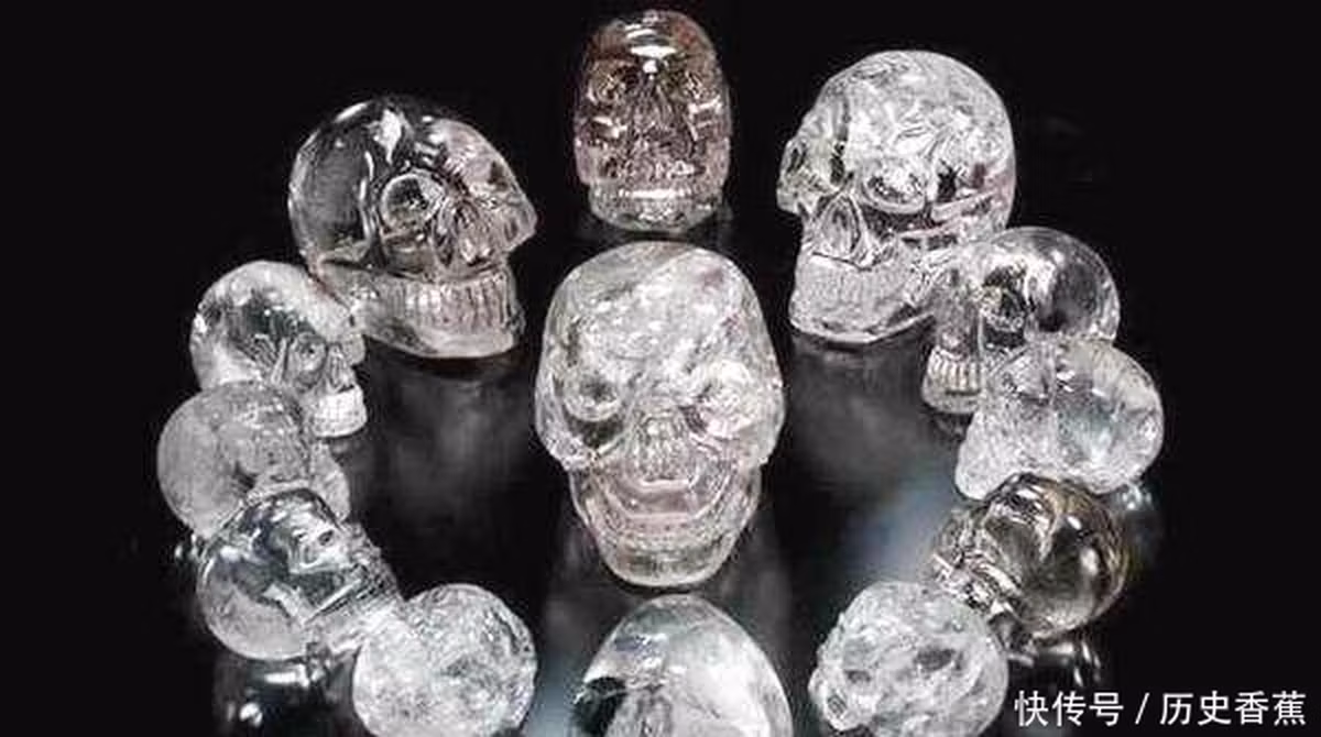 Những hộp sọ pha lê này thuộc về nền văn minh Maya. Đối với các thầy tế, phù thủy, những hộp sọ này vô cùng quý giá, được cho là mang sức mạnh siêu nhiên. Người nào đứng gần chúng sẽ trở nên minh mẫn, tỉnh táo, thậm chí chữa lành bệnh tật. Ngày nay, các nhà khoa học vẫn nỗ lực giải mã cách người xưa tạo ra hộp sọ pha lê cũng như mục đích sử dụng của chúng.