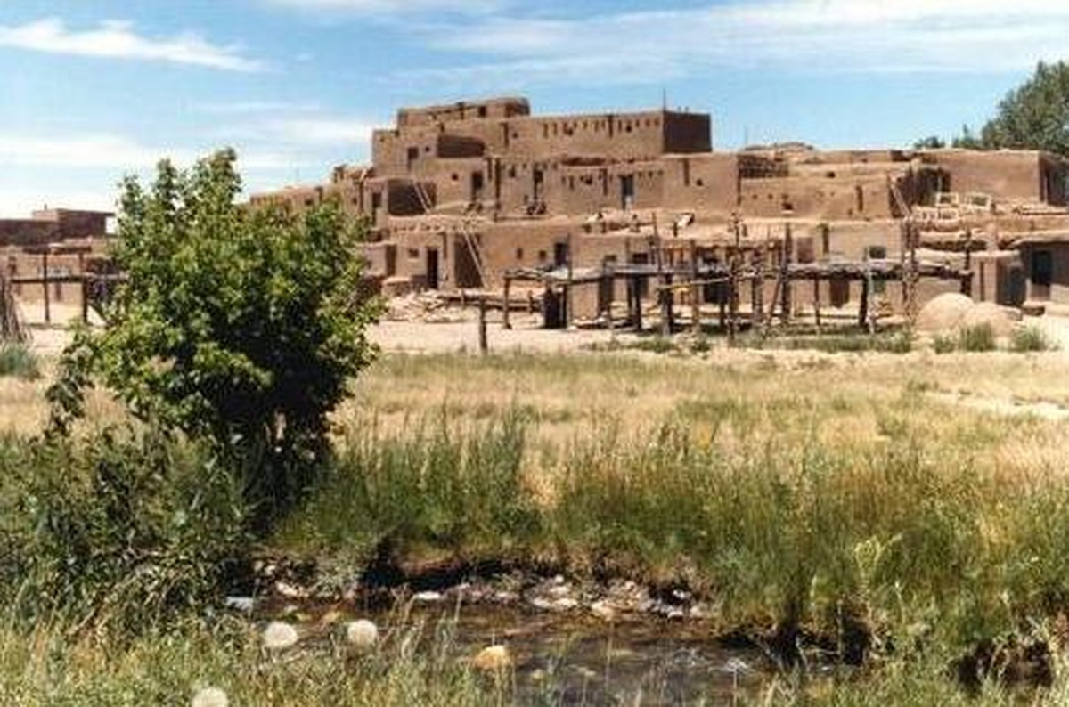 Đây là một hiện tượng kỳ quặc và vẫn còn là bí ẩn. Âm thanh bất thường và không ai có thể để xác định nguồn gốc của âm thanh.