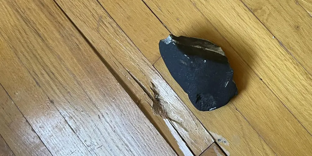 May mắn không có ai bị thương nhưng căn phòng đã bị hư hại nặng nề.