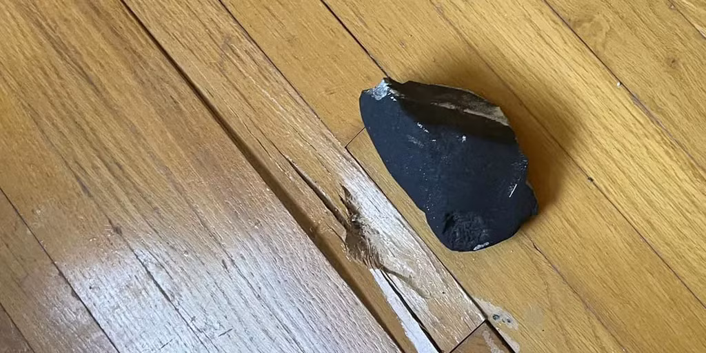 May mắn không có ai bị thương nhưng căn phòng đã bị hư hại nặng nề.