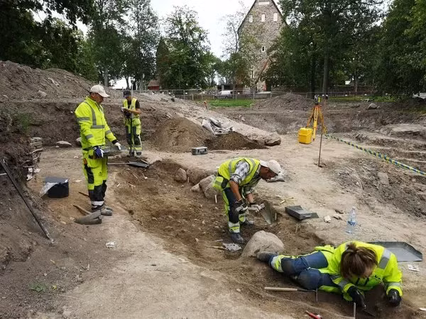 Mộ cổ thứ 2 bị hư hỏng khá nặng, lớn hơn và có thể có tới 2 hài cốt được chôn chung.