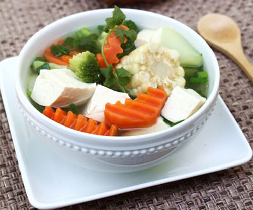  Các món canh. Chúng ta nên tập thói quen ăn canh trước ăn cơm sau. Có rất nhiều loại canh để bạn có thể thay đổi hàng ngày từ canh gà, canh xương, canh rau của quả thậm chí còn có thể cho thêm các nguyên liệu khác như đậu phụ hoặc các loại thuốc. Như vậy bạn không cần lo lắng về vẫn đề dinh dưỡng trong bữa ăn của mình nữa rồi. 