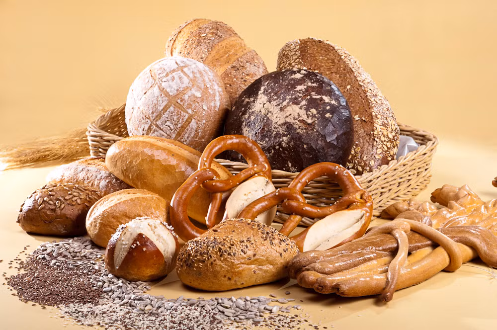 Bánh mì đen. Tuy có vẻ ngoài không bắt mắt nhưng đây là loại thực phẩm giảm cân cực tốt. Sử dụng các loại ngũ cốc nguyên hạt có thể làm giảm mỡ bụng, đồng thời đây cũng là thực phẩm có hàm lượng dinh dưỡng cao.