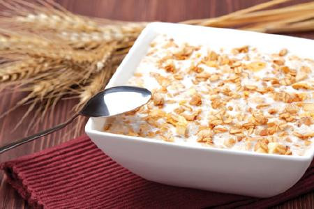 Bạn có thể sử dụng yến mạch nguyên chất kết hợp với sữa tươi, mật ong, thảo quả hoặc bột quế để thay đổi khẩu vị hàng ngày. Tuy nhiên hãy tránh xa các loại yếm mạch đã được thêm sữa hoặc đường bởi chúng sẽ làm bạn tăng cân.