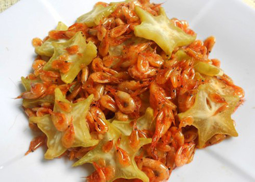 Tôm đồng xào khế. Món tôm đồng xào khế có vị thanh thanh, không gắt và dễ ăn. Tôm rửa sạch, vớt ra rổ để ráo nước. Khế rửa sạch, xắt bỏ viền, rồi xắt thành lát nhỏ. Phi thơm hành, tỏi với dầu ăn thì đổ khế vào xào khoảng 3 phút. Ảnh: media