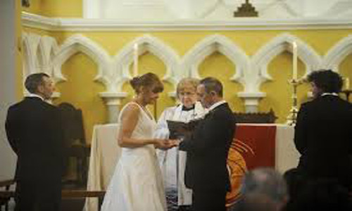 Choáng ngợp trước giấc mơ cổ tích trở thành hiện thực, bà Barbara đã rất hạnh phúc. “Tôi không biết dùng lời nào để cảm ơn tất cả mọi người về những gì đã làm cho vợ chồng tôi. Cảm ơn những người không quen tốt bụng”.