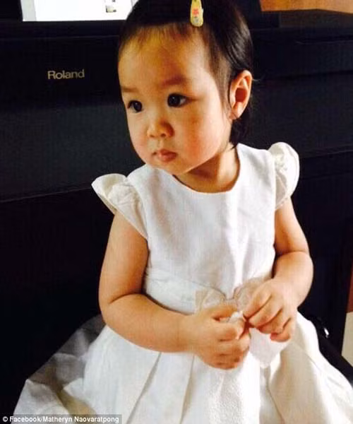 Dong bang co the be gai 2 tuoi cho chua u nao