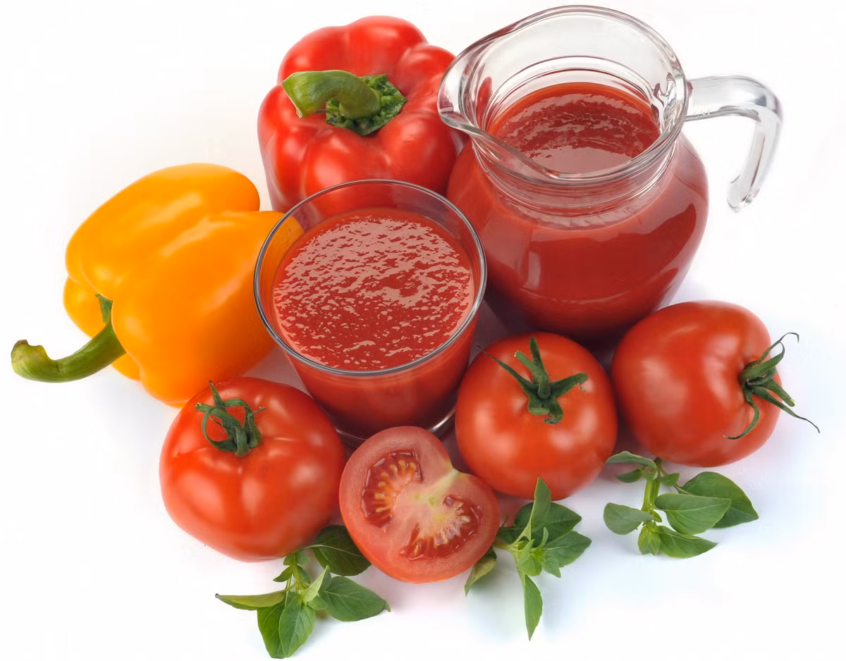 Nước ép ớt chuông. Ớt chuông bỏ hột, bỏ cuống, có thể kết hợp cùng cà rốt, táo hoặc cà chua sẽ cho ra một ly nước có tác dụng giảm stress hiệu quả nhờ giàu chất lycopene, vitamin C, giúp thai phụ ổn định tinh thần. Sinh tố A trong ớt chuông giúp phòng ngừa các bệnh về răng và xương khớp thường gặp ở thai phụ. 