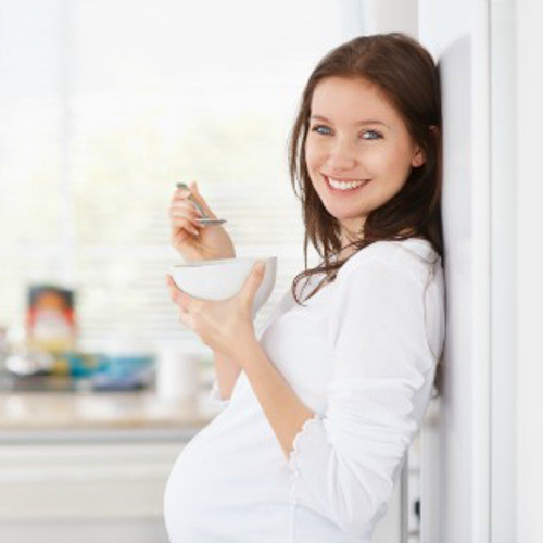 Hỗ trợ tiêu hóa. Phụ nữ mang thai thường bị dư axit và đau dạ dày. Nghiên cứu cho thấy ổi có tác dụng giảm bớt trào ngược dạ dày và hỗ trợ hệ thống tiêu hóa.