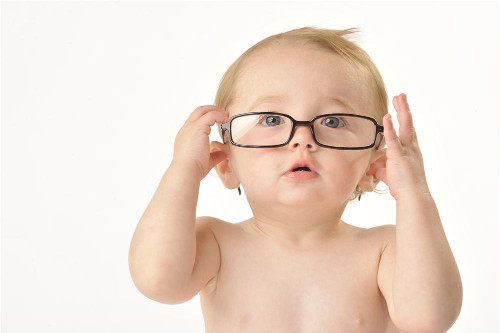 Tăng cường thị lực. Ổi giàu vitamin A. Do vậy, ổi có tác dụng ngăn chặn mù lòa và tăng cường thị lực cho cả mẹ và thai nhi. Đây là một trong những lợi ích tốt nhất của việc ăn ổi.