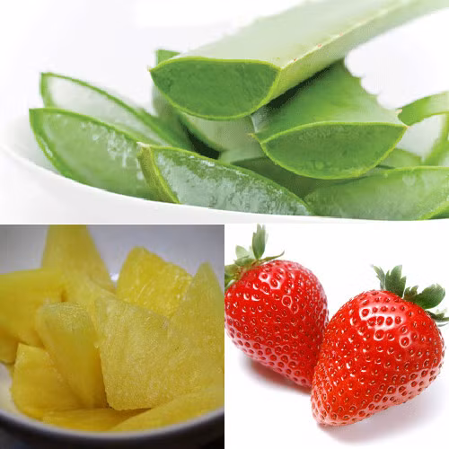 Chè nha đam trái cây không chỉ có tác dụng thanh lọc cơ thể mà còn giúp làm đẹp da. Nha đam gọt sạch vỏ, cắt miếng rồi bóp với muối cho hết nhớt. Sau đó cho nha đam vào nồi đun với lửa nhỏ cho chín mềm. Dâu tây cắt núm, rửa sạch, bổ làm 4. Dứa gọt vỏ, cắt mắt, thái miếng vừa ăn. Ảnh: tienphong