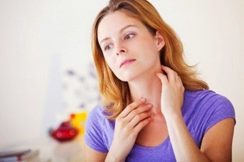 Dị ứng. Thời tiết nắng nóng của mùa hè là môi trường lý tưởng để các vi sinh vật phát triển nhanh chóng, tấn công trên làn da, gây ra các dị ứng da. Những dị ứng này cũng có thể là lý do đằng sau những đêm dài mất ngủ. Hãy tìm hiều nguyên nhân gây bệnh về da và tìm cách điều trị dị ứng da để chúng không còn ảnh hưởng đến giấc ngủ.