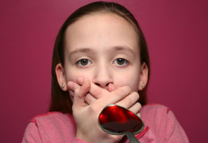 Nhiều người có thể bị ngất khi nhìn thấy máu, ngay cả khi họ nhìn thấy chất lỏng màu đỏ nào đó, huyết áp của họ cũng có thể giảm đột ngột, đó là phản xạ sinh tồn. 