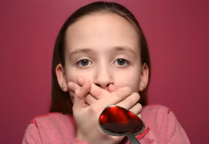 Nhiều người có thể bị ngất khi nhìn thấy máu, ngay cả khi họ nhìn thấy chất lỏng màu đỏ nào đó, huyết áp của họ cũng có thể giảm đột ngột, đó là phản xạ sinh tồn. 