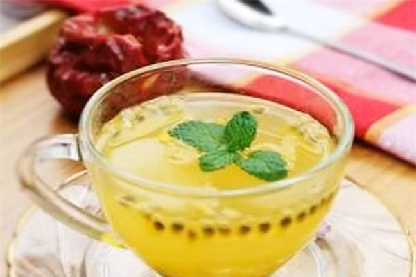 Các tế bào không chỉ thay đổi về ngoại hình mà còn ở tuổi thọ. Tế bào bình thường phát triển và phân chia. Đến một lúc nào đó khi đã già hoặc hư hỏng, nó sẽ hoại tử. Quá trình này gọi là apoptosis. Nhưng các tế bào ung thư bằng cách nào đó lại vô hiệu hóa sự chết của tế bào. Lúc này, chanh leo sẽ thúc đẩy quá trình chết của tế bào ung thư.