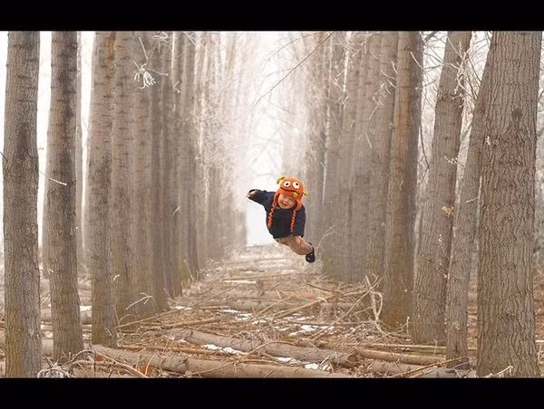 Tuy nhiên, vợ của anh đã động viên rằng: “Con trai sẽ mang lại hạnh phúc cho gia đình, chúng ta sẽ cùng chăm sóc con chống lại bệnh tật”. Chính vì thế, Allen quyết định nhìn theo hướng tích cực để chụp các bức ảnh của con trai mình.