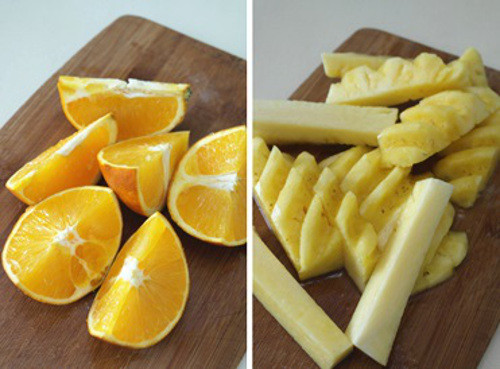  Nước ép dứa - cam. Nước ép dứa và cam có màu vàng cam rất đẹp. Đây là đồ uống có vị thơm ngon đặc trưng của ngày hè, giàu vitamin C giúp tăng cường đề kháng. Nguyên liệu gồm có 1/4 quả dứa, 1 quả cam, 1 hộp sữa chua, chút nước lọc, đường và đá bào. Ảnh: media