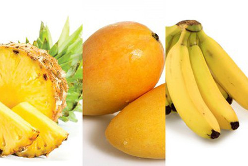 Sinh tố dứa - xoài - chuối. Món sinh tố giàu dưỡng chất này có thể dùng trong bữa sáng sau khi ăn trứng ốp hoặc bánh mỳ. Cần chuẩn chuẩn bị 1 quả dứa, 1/4 quả xoài chín, nửa quả chuối chín, một ít đá bào. Ảnh: douongonline