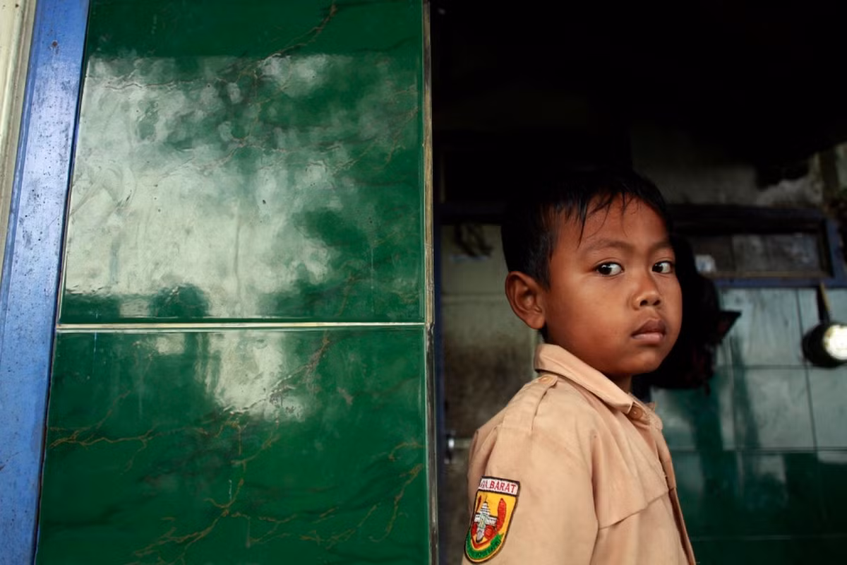 Cạu bé nghien thuoc la tu 3 tuoi khién cha mẹ tuyẹt vọng