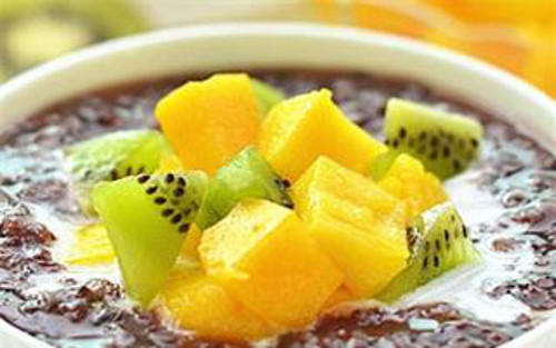 Với sự kết hợp của nhiều loại hoa quả khác nhau, chắc chắn đây sẽ là món ăn lạ miệng, thanh mát, cực hấp dẫn. Ảnh: emdep