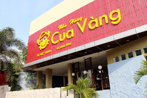 Nhà hàng Cua Vàng. Với những du khách muốn thưởng thức các món ngon từ cua thì nhà hàng Cua Vàng tại đảo Tuần Châu là một địa chỉ thích hợp. Với diện tích trên 350m2, cùng thiết kế sang trọng, Cua Vàng được thực khách đánh giá thuộc dạng sang trọng nhất Hạ Long. Ảnh: toimuonden