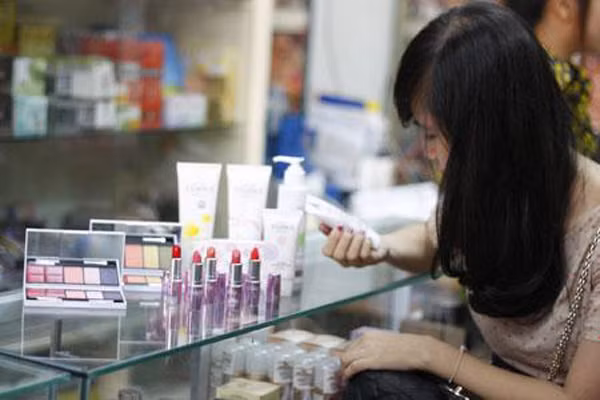 Mặc dù có rất nhiều tiêu chuẩn về "hữu cơ", và "tự nhiên", tiêu chuẩn hữu cơ của USDA được coi là "khuôn vàng thước ngọc" đối với các sản phẩm chăm sóc cá nhân. Các tem nhãn có chữ USDA Organic, ECOCERT, California Organic, ICEA… trên bao bì cho thấy sản phẩm này đã đạt chuẩn hữu cơ do một hiệp hội đưa ra.