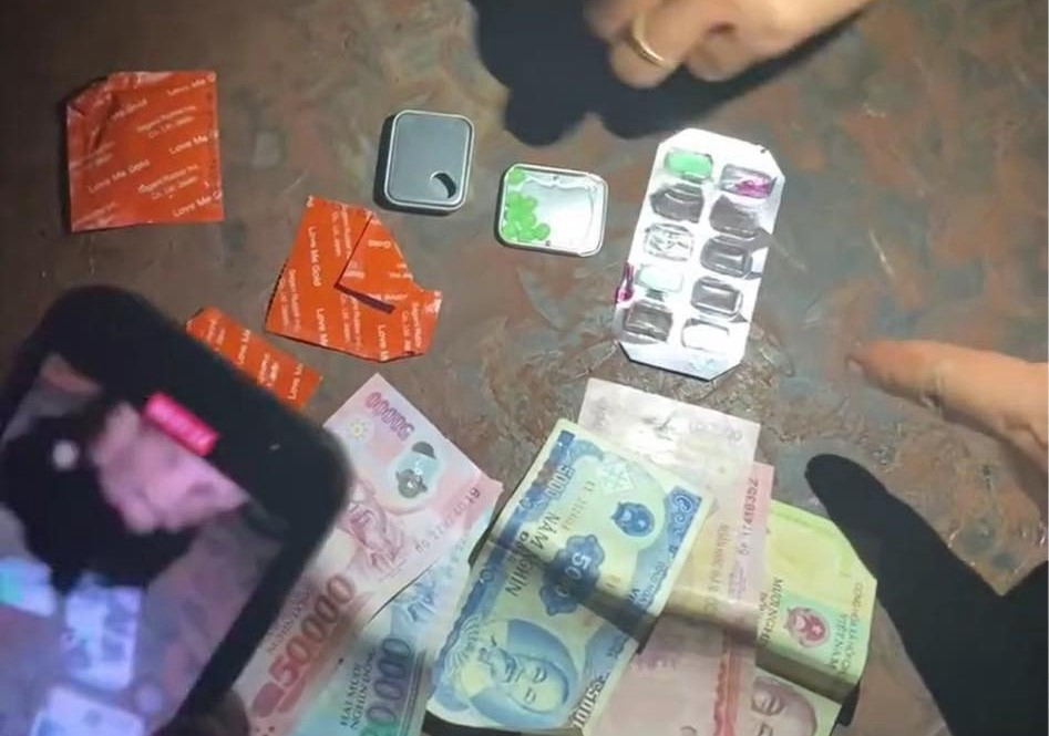 Bình Phước: Điều tra một cán bộ nghi quan hệ với người vị thành niên - Hình 2 Binh Phuoc: Dieu tra mot can bo nghi quan he voi nguoi vi thanh nien-Hinh-2