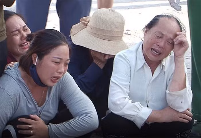 Người nhà nạn nhân khóc xé lòng khi nhận thi thể.